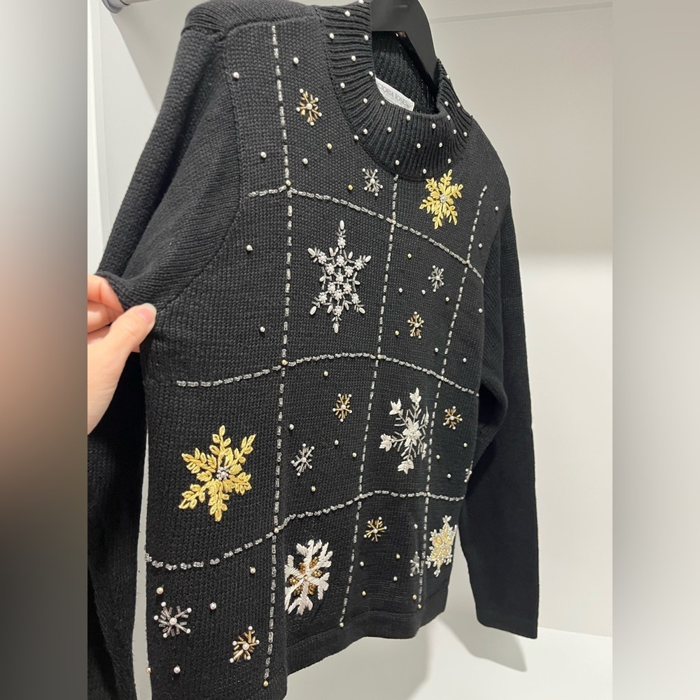 Victoria Jones vintage Black Sweater with embroidered beaded Snowflake Design M - Picture 3 of 7